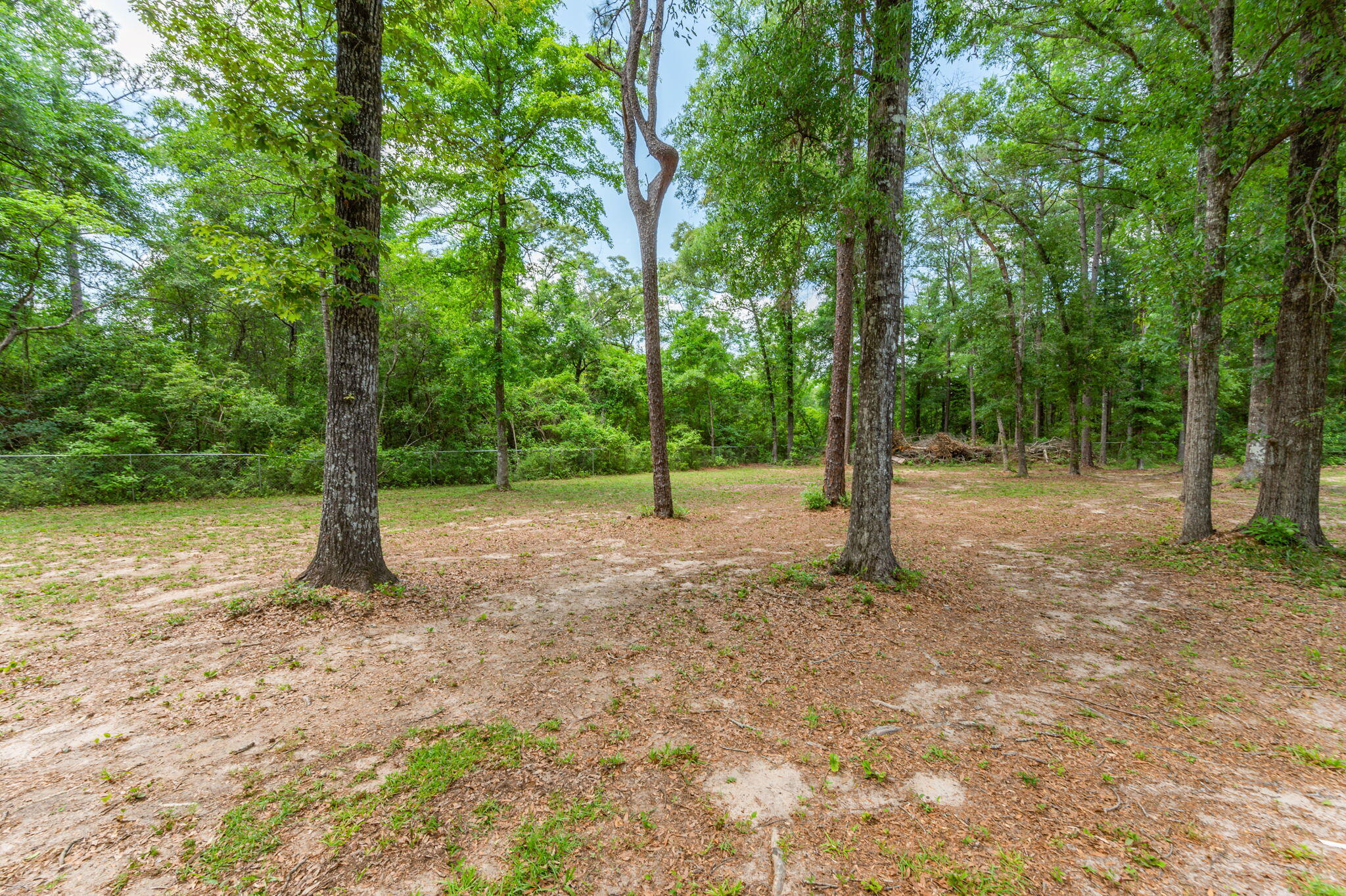 COM SE COR OF SW1/4 OF SE1/4 W1134.95 FT N425.73 FT TO POB N252.25 FT W172.55 FT S 252.25 FT - Residential