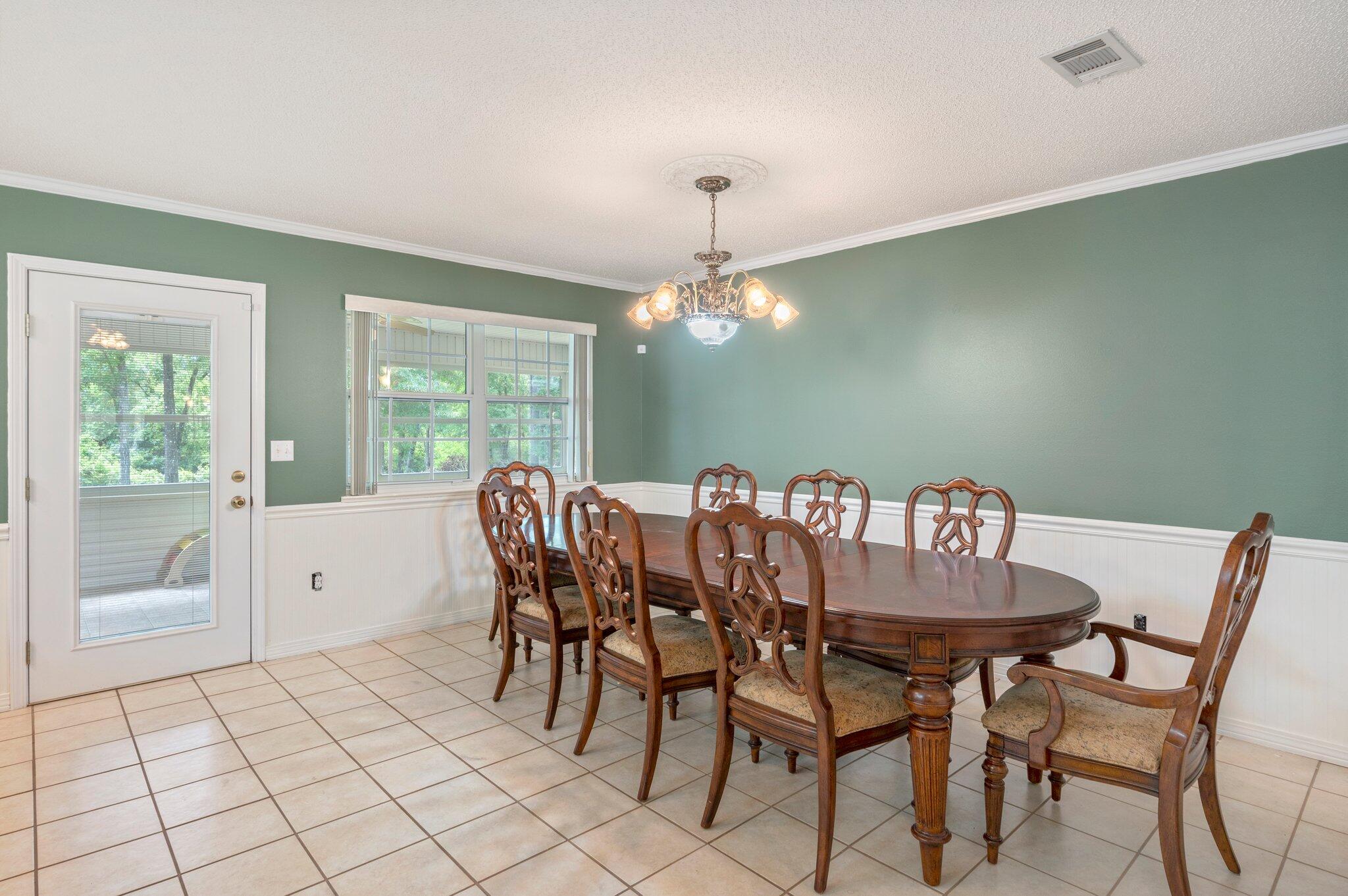 COM SE COR OF SW1/4 OF SE1/4 W1134.95 FT N425.73 FT TO POB N252.25 FT W172.55 FT S 252.25 FT - Residential