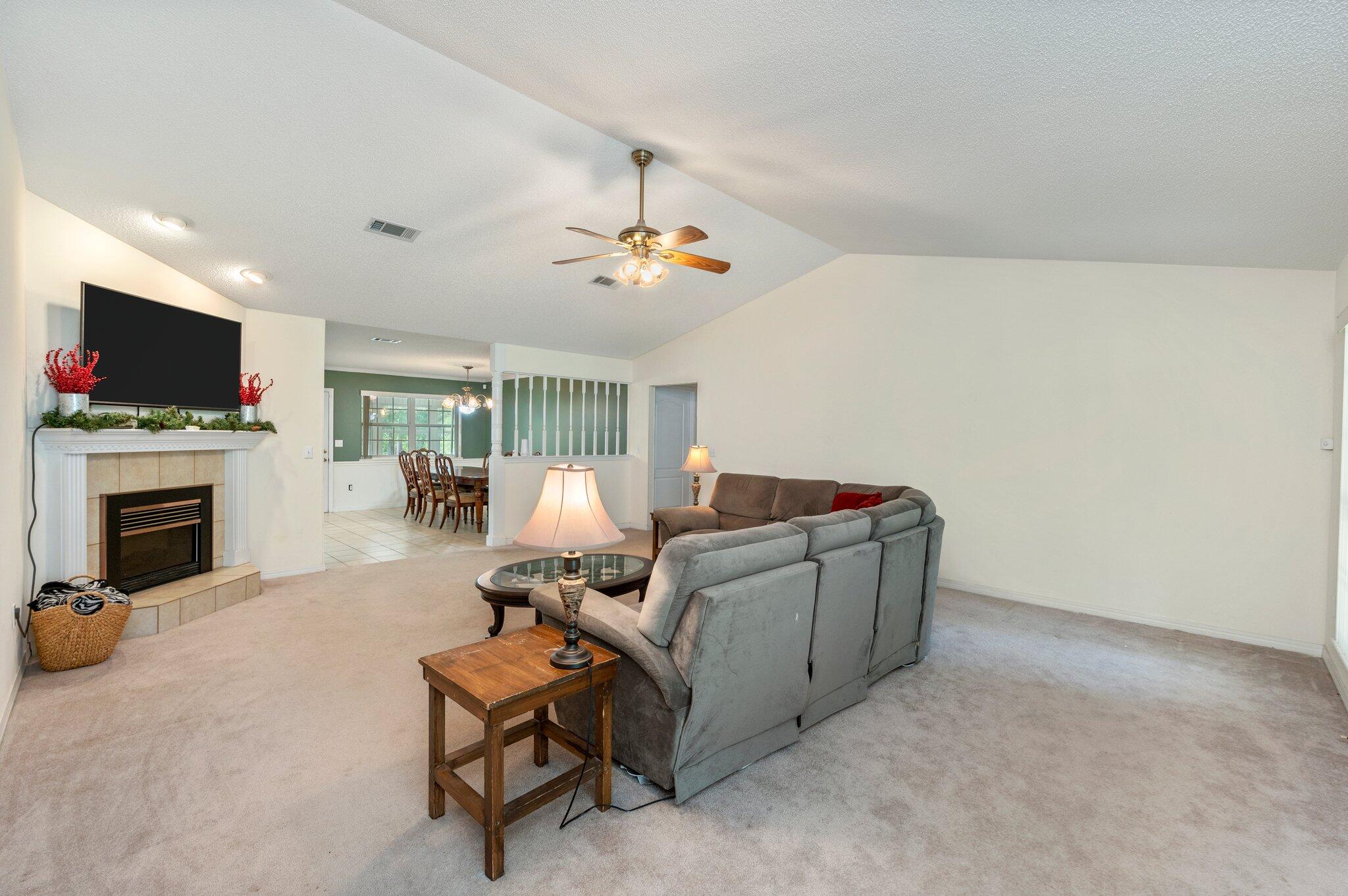 COM SE COR OF SW1/4 OF SE1/4 W1134.95 FT N425.73 FT TO POB N252.25 FT W172.55 FT S 252.25 FT - Residential