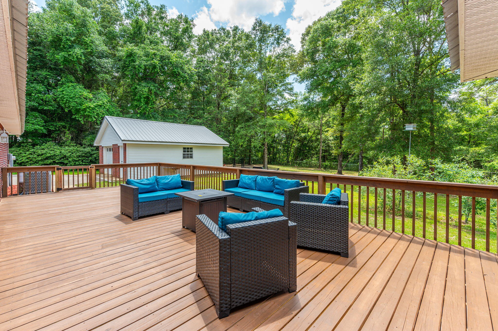 COM SE COR OF SW1/4 OF SE1/4 W1134.95 FT N425.73 FT TO POB N252.25 FT W172.55 FT S 252.25 FT - Residential