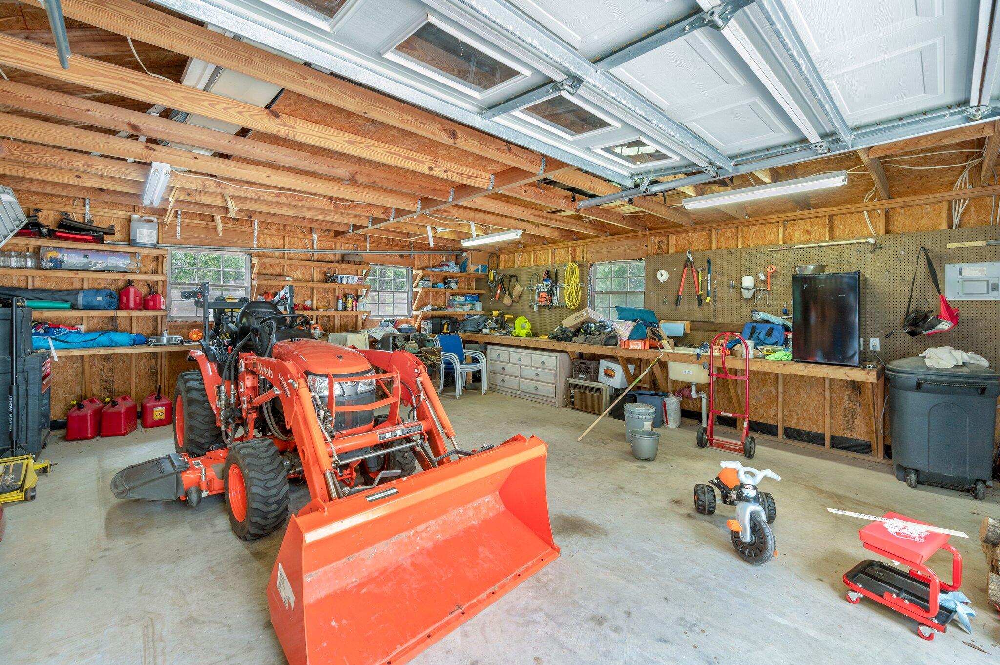 COM SE COR OF SW1/4 OF SE1/4 W1134.95 FT N425.73 FT TO POB N252.25 FT W172.55 FT S 252.25 FT - Residential