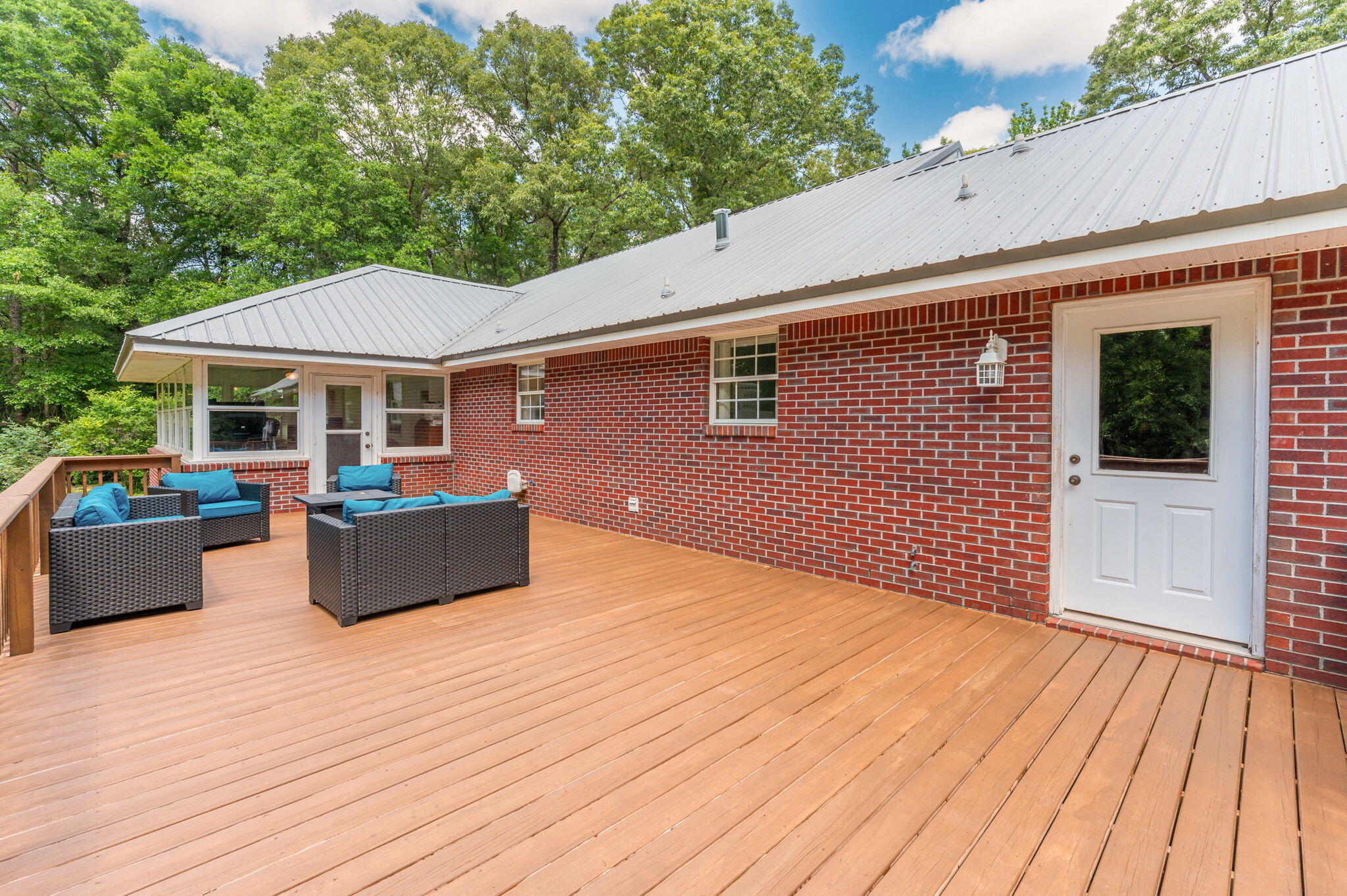 COM SE COR OF SW1/4 OF SE1/4 W1134.95 FT N425.73 FT TO POB N252.25 FT W172.55 FT S 252.25 FT - Residential