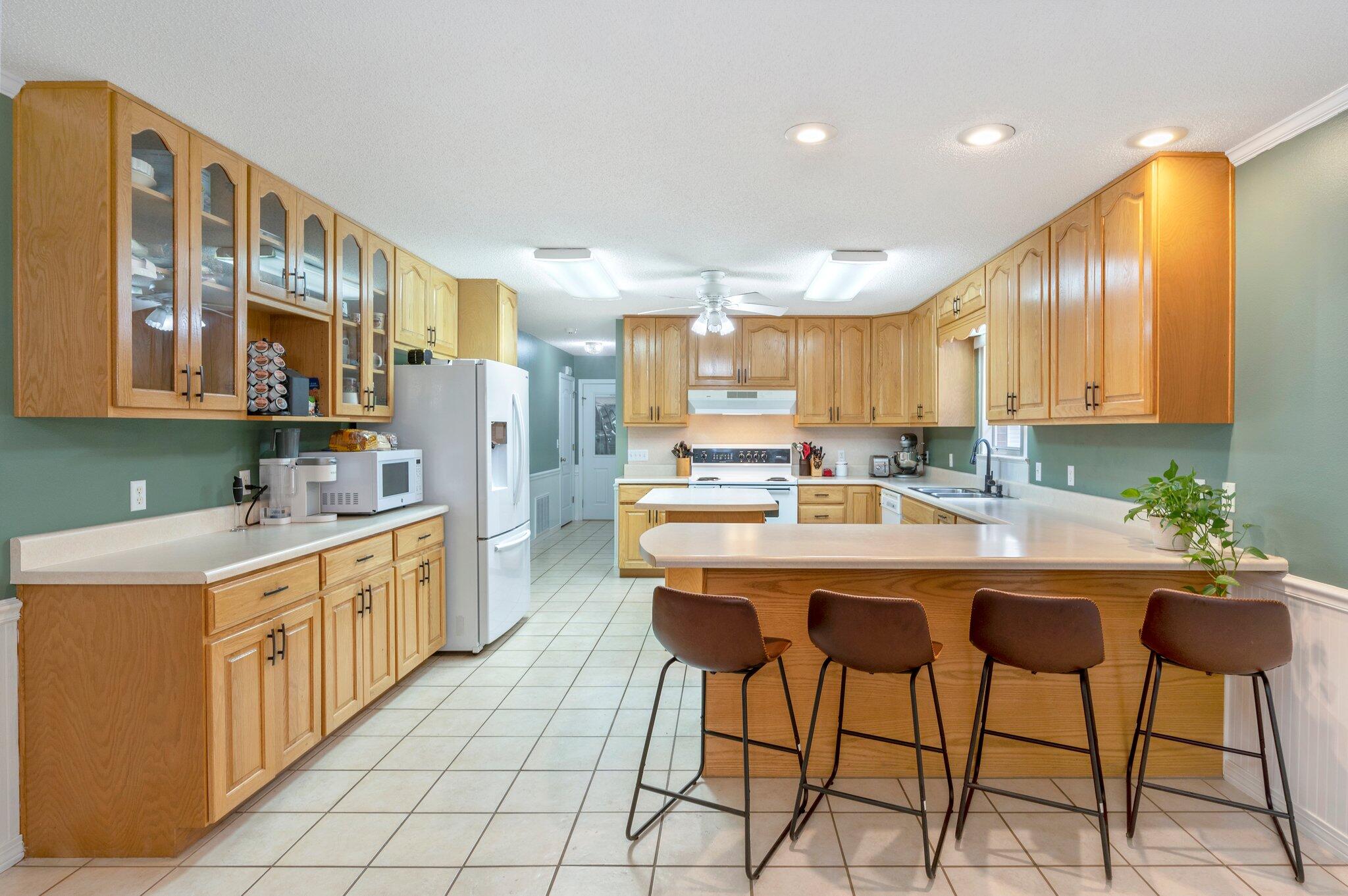 COM SE COR OF SW1/4 OF SE1/4 W1134.95 FT N425.73 FT TO POB N252.25 FT W172.55 FT S 252.25 FT - Residential