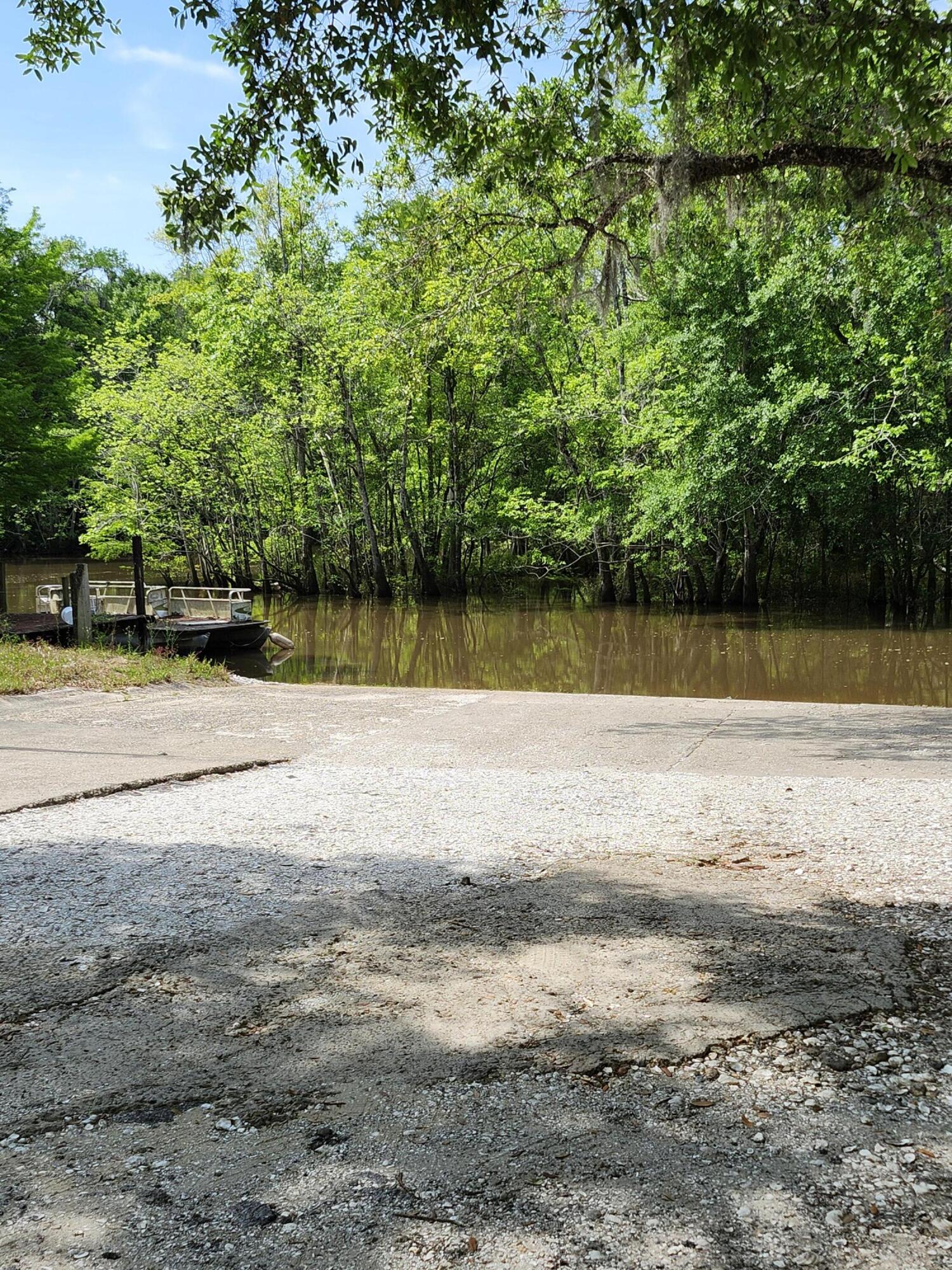 Meetes & Bounds - Land