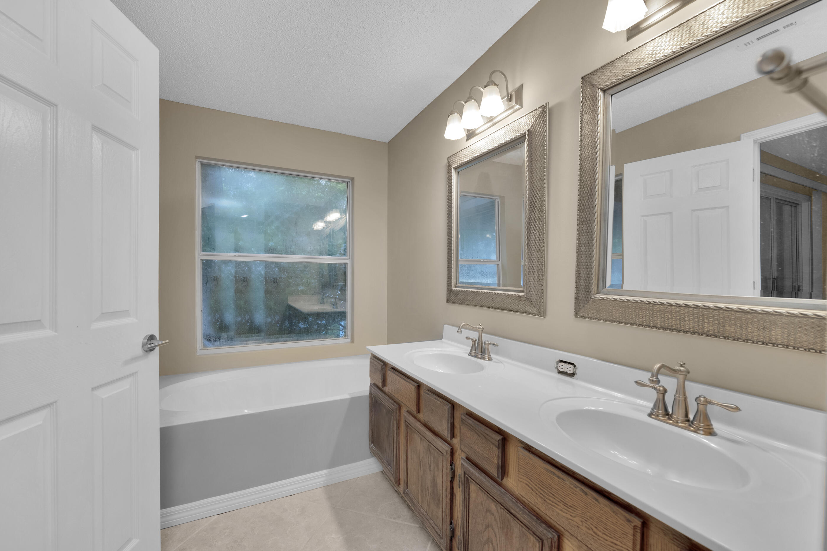 VALPARAISO PINECREST 6 - Residential