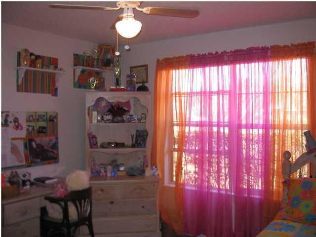 ROBLEDAL ESTATES UNIT 5 1ST ADDN - Residential