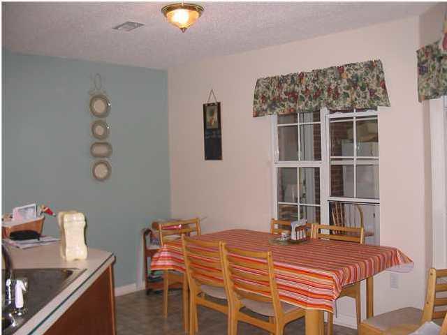 ROBLEDAL ESTATES UNIT 5 1ST ADDN - Residential