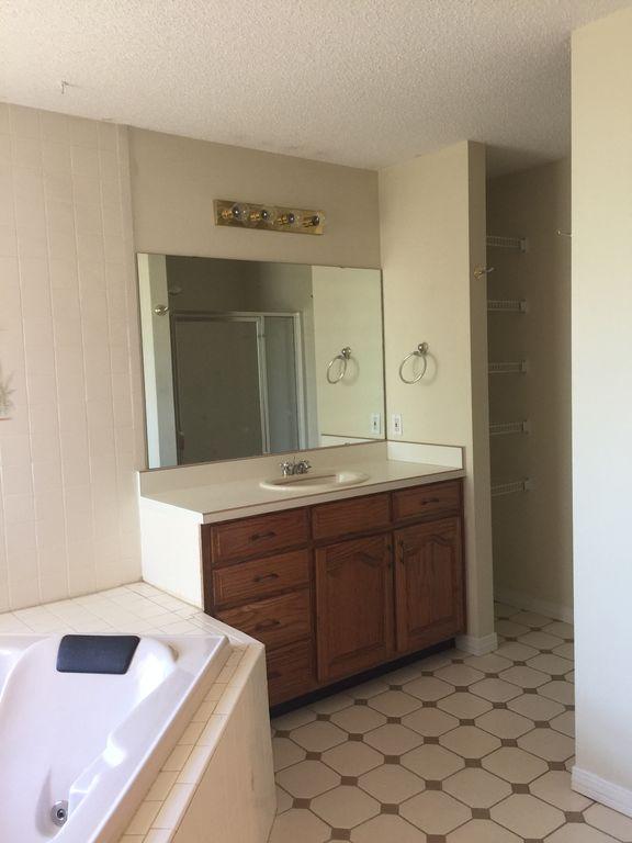 ROBLEDAL ESTATES UNIT 5 1ST ADDN - Residential