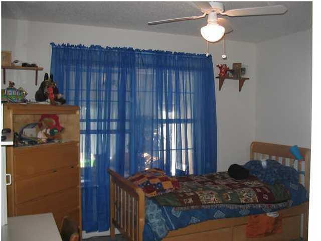 ROBLEDAL ESTATES UNIT 5 1ST ADDN - Residential