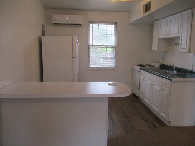 EDGEWATER APT - Residential Lease