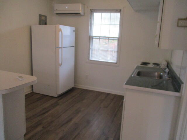 EDGEWATER APT - Residential Lease