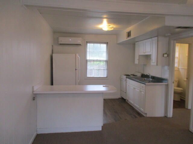 EDGEWATER APT - Residential Lease