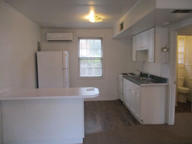 EDGEWATER APT - Residential Lease