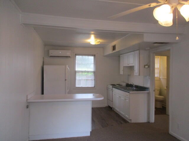 EDGEWATER APT - Residential Lease