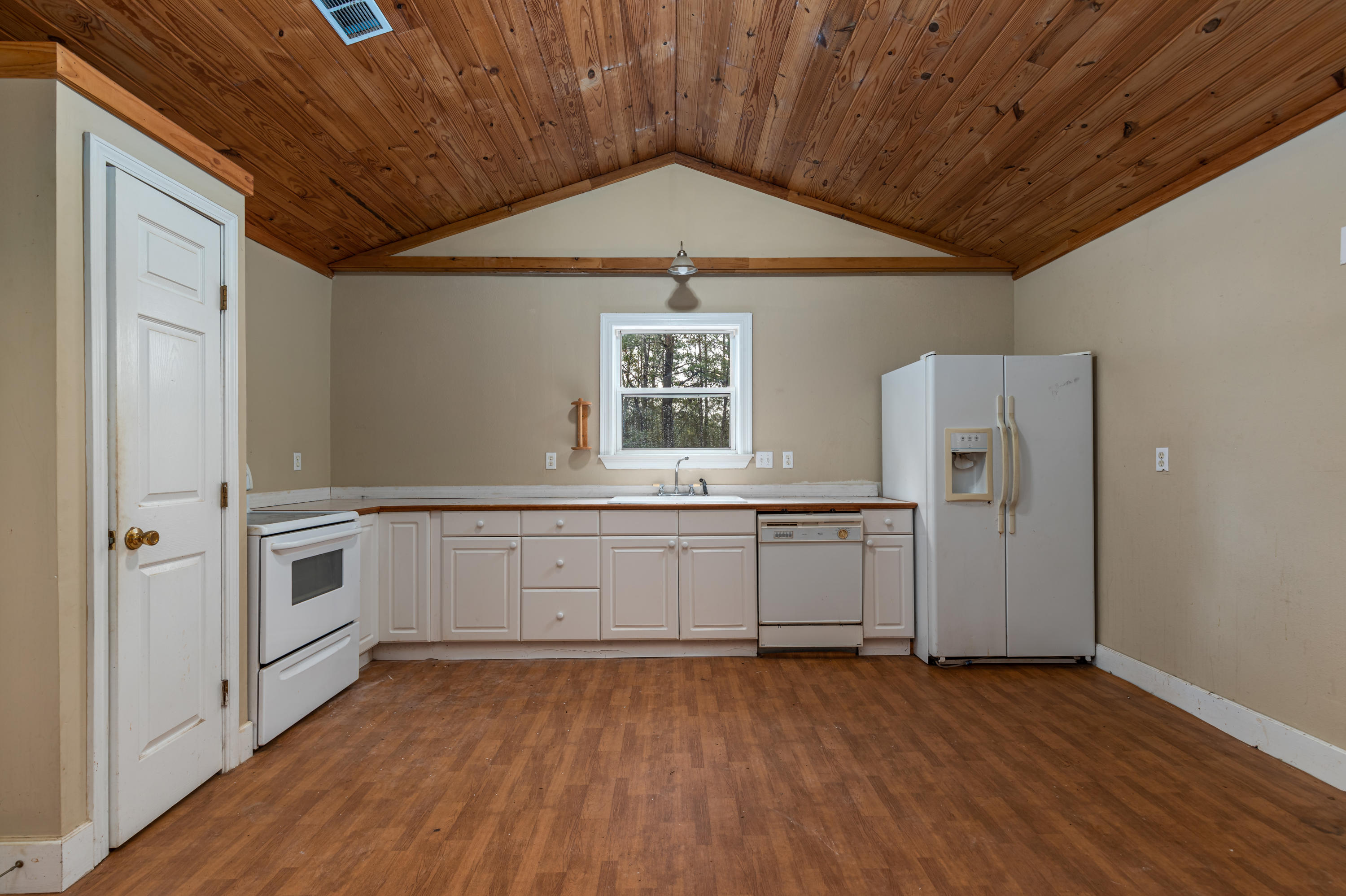 1504 Hinote Rd. Defuniak Springs, FL 32533 - Residential