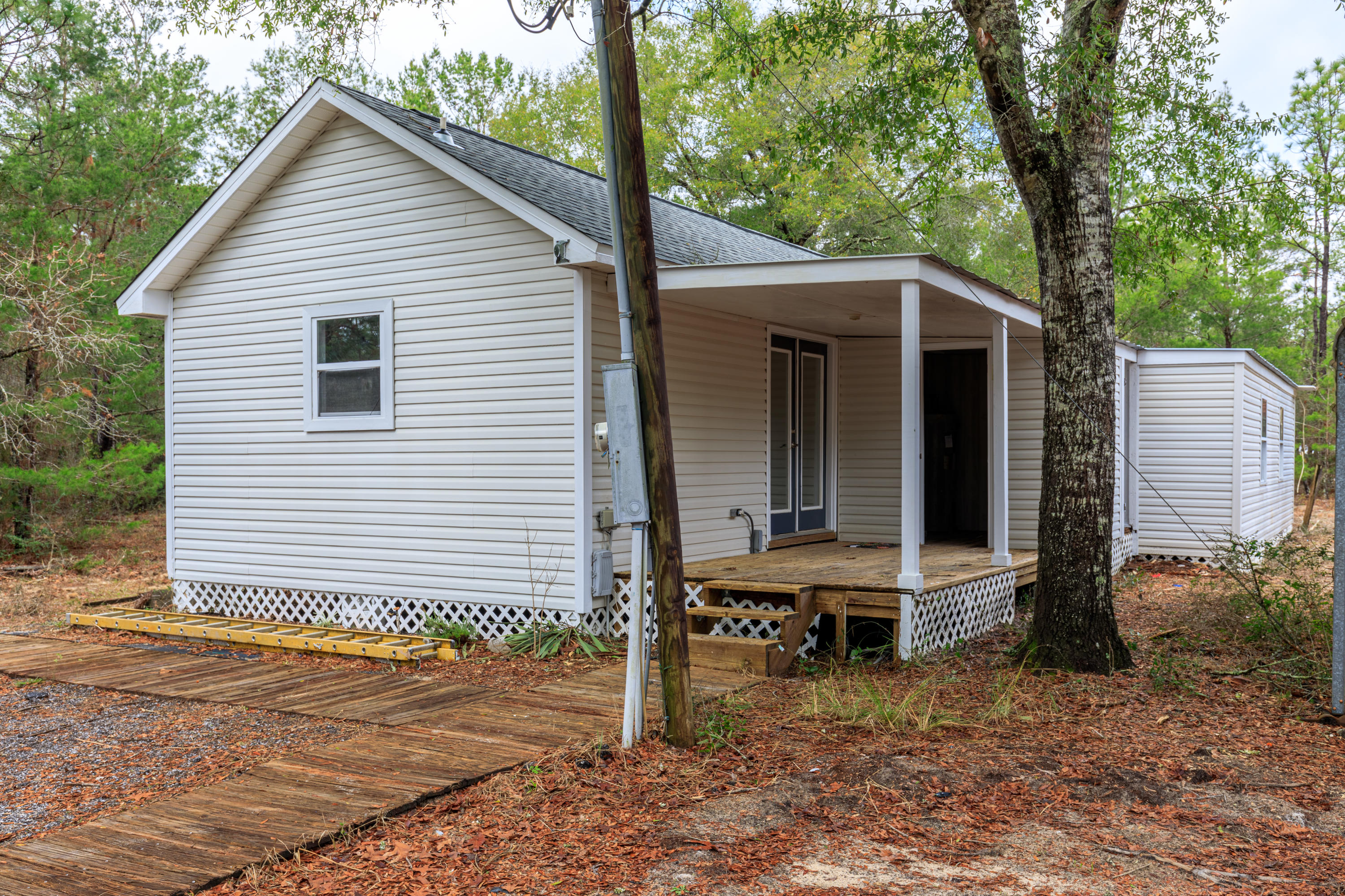 1504 Hinote Rd. Defuniak Springs, FL 32533 - Residential