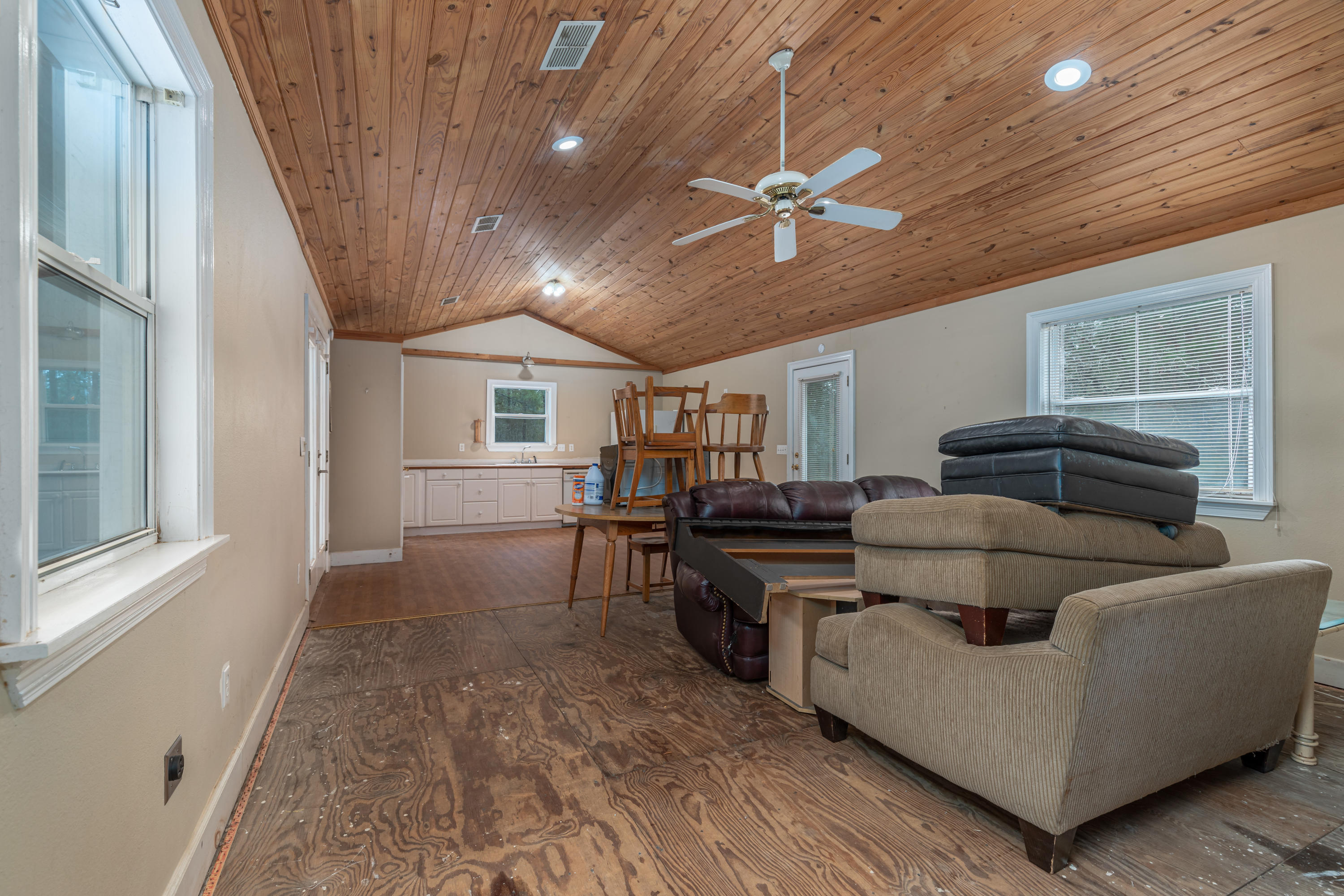 1504 Hinote Rd. Defuniak Springs, FL 32533 - Residential