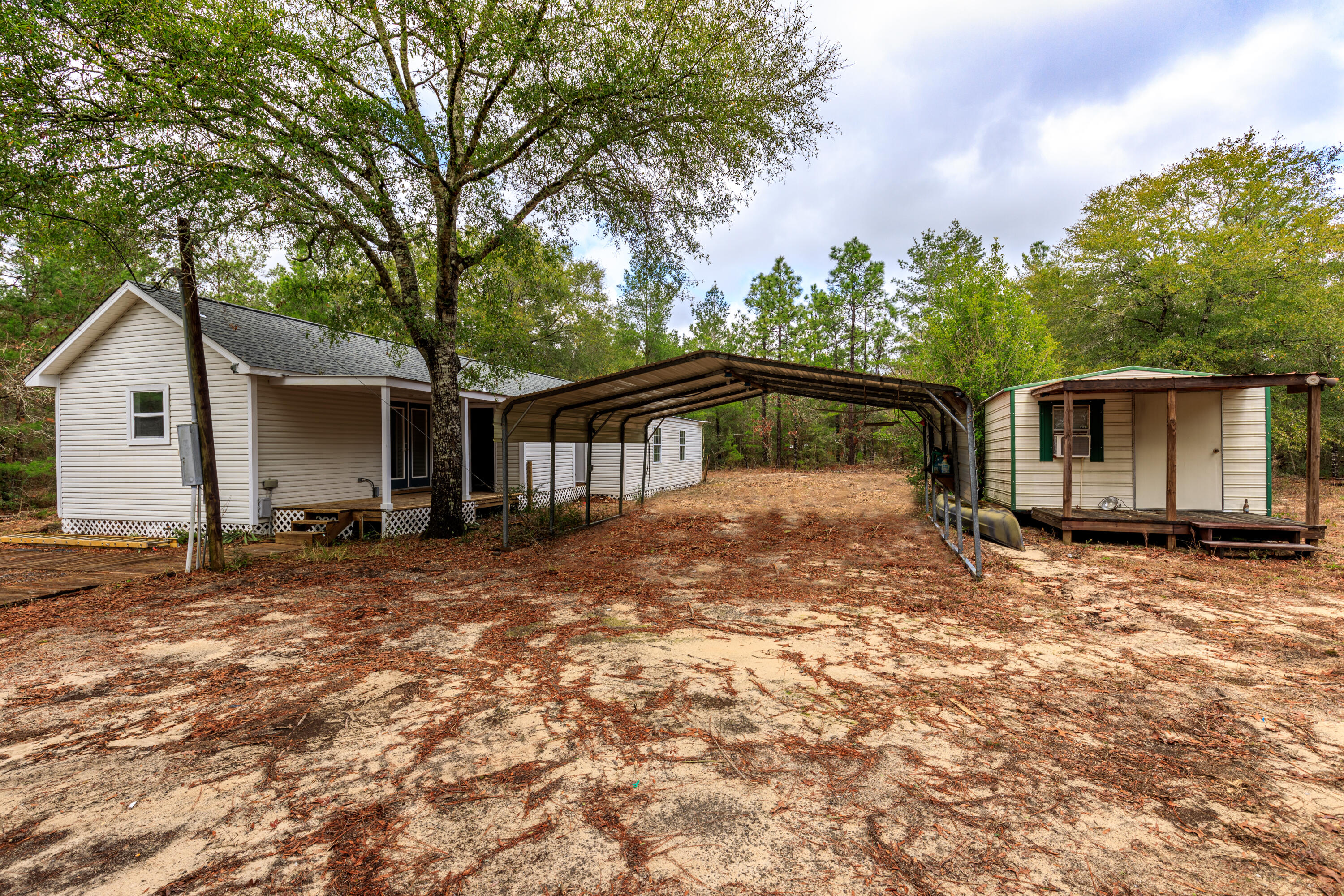 1504 Hinote Rd. Defuniak Springs, FL 32533 - Residential