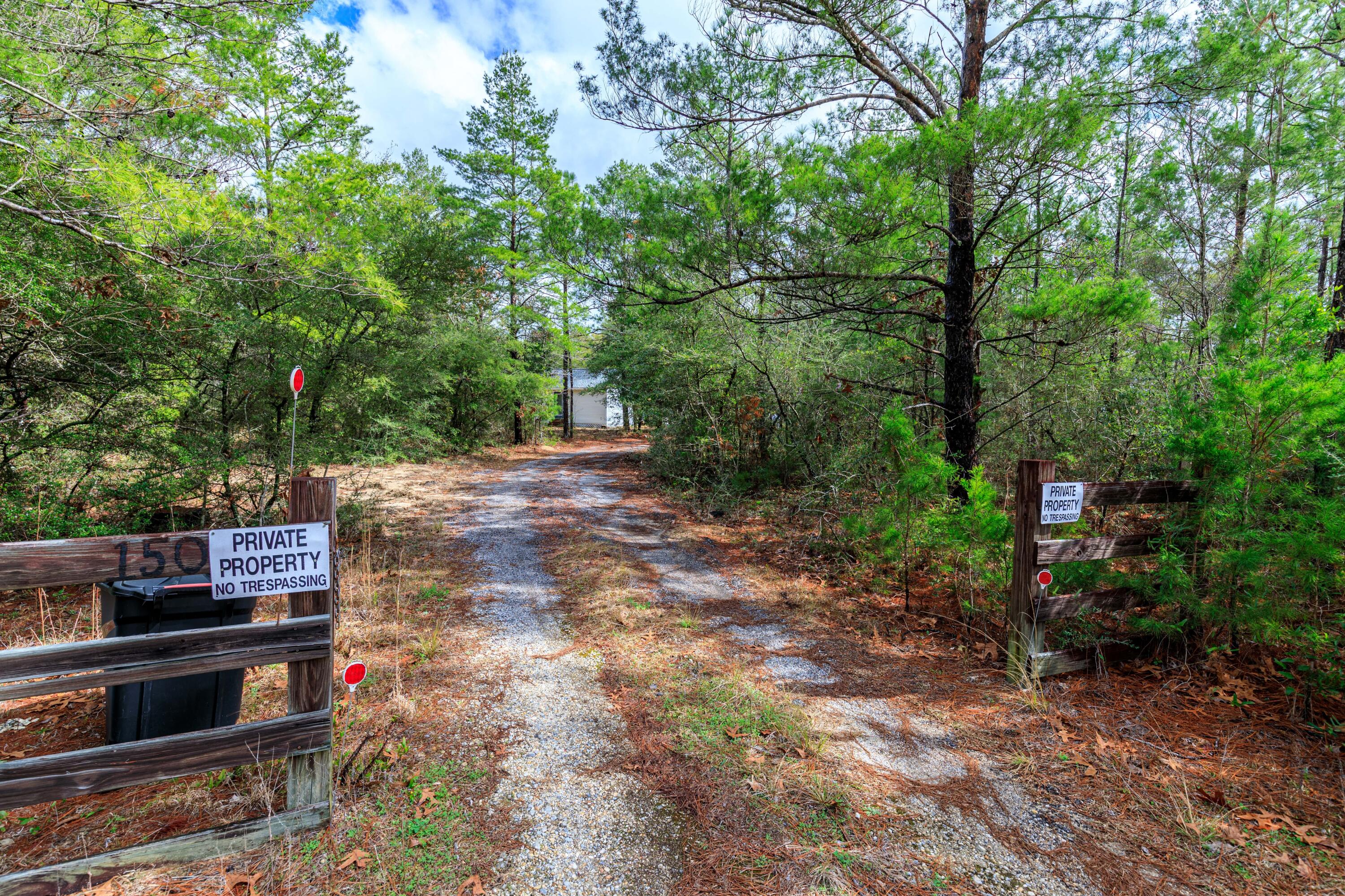 1504 Hinote Rd. Defuniak Springs, FL 32533 - Residential