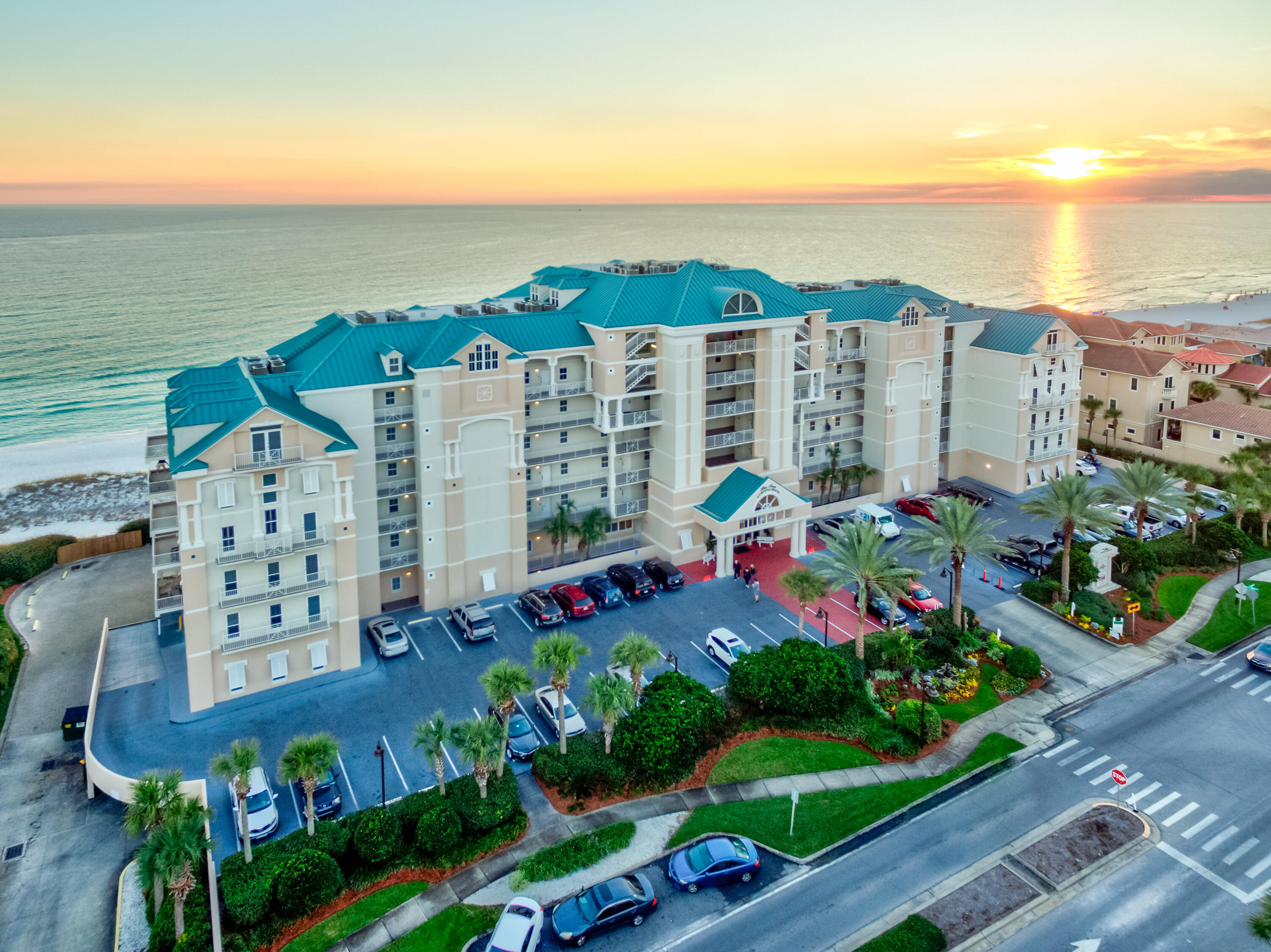 INN AT CRYSTAL BEACH (SUMMERCHASE CONDO) - Residential