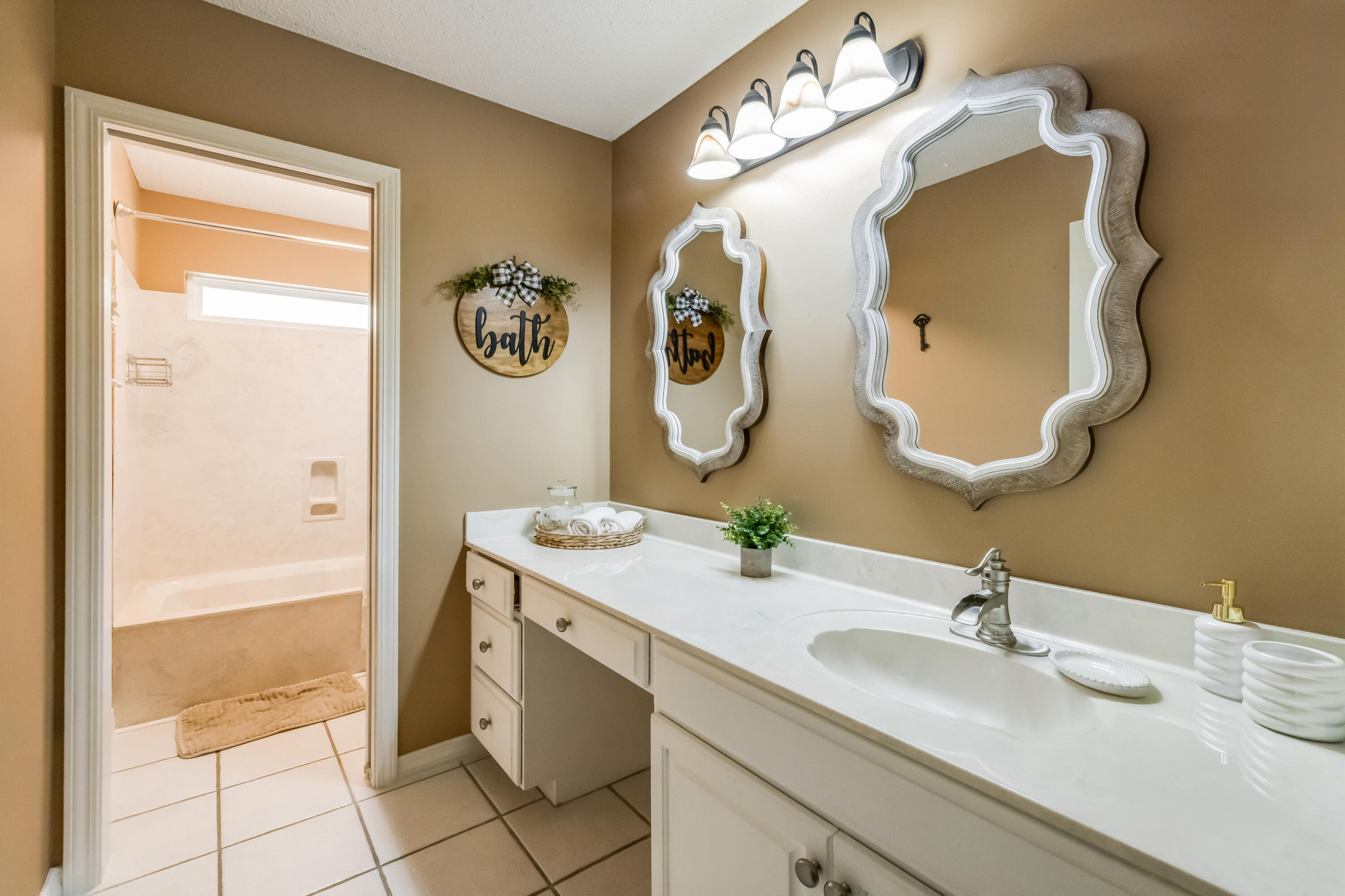 ROCKY BAYOU COUNTRY CLUB ESTATES 9 - Residential