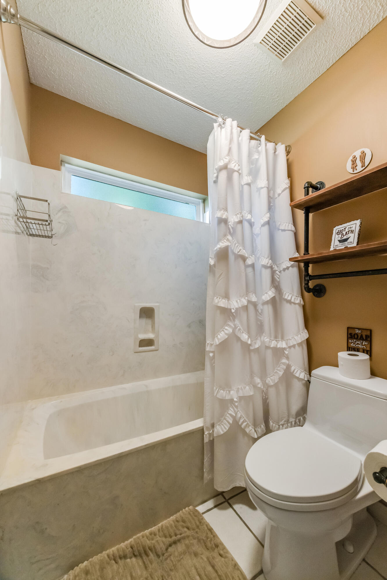 ROCKY BAYOU COUNTRY CLUB ESTATES 9 - Residential