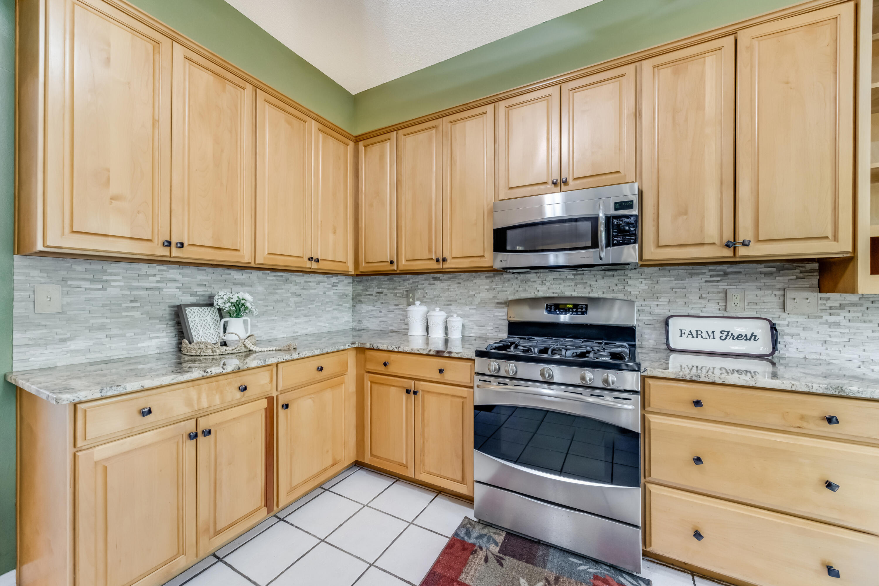 ROCKY BAYOU COUNTRY CLUB ESTATES 9 - Residential