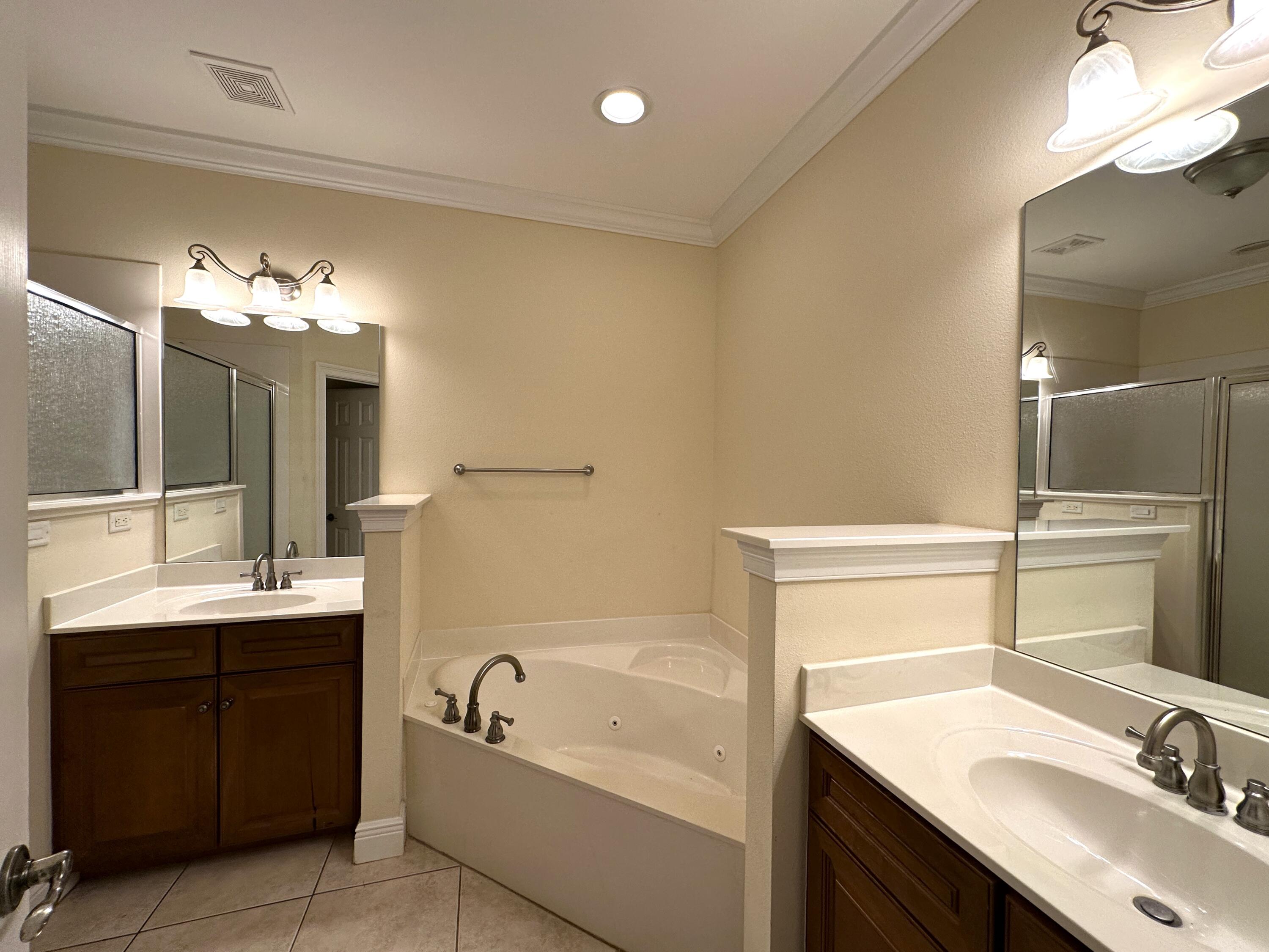 WALTON OAKS TOWNHOMES - Residential