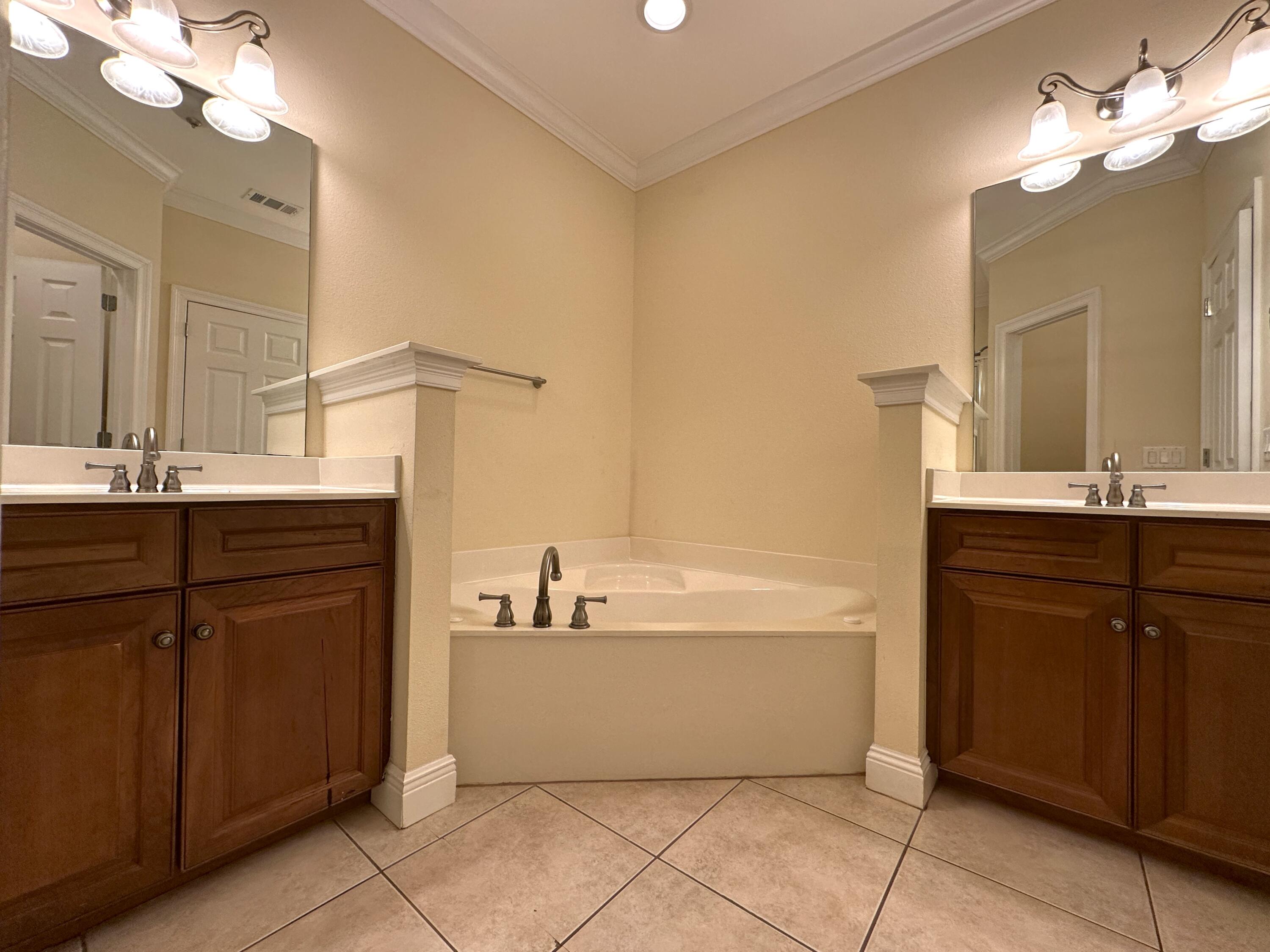 WALTON OAKS TOWNHOMES - Residential