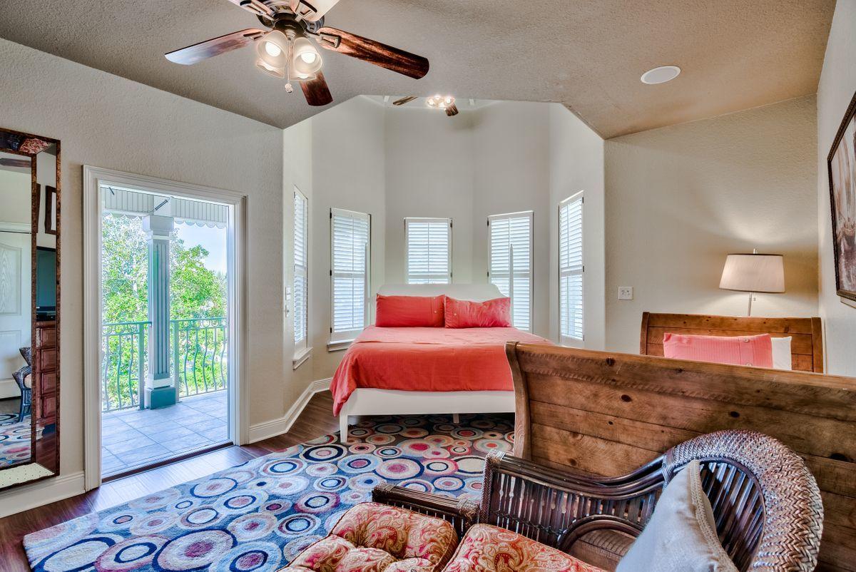 CRYSTAL SHORES - Residential