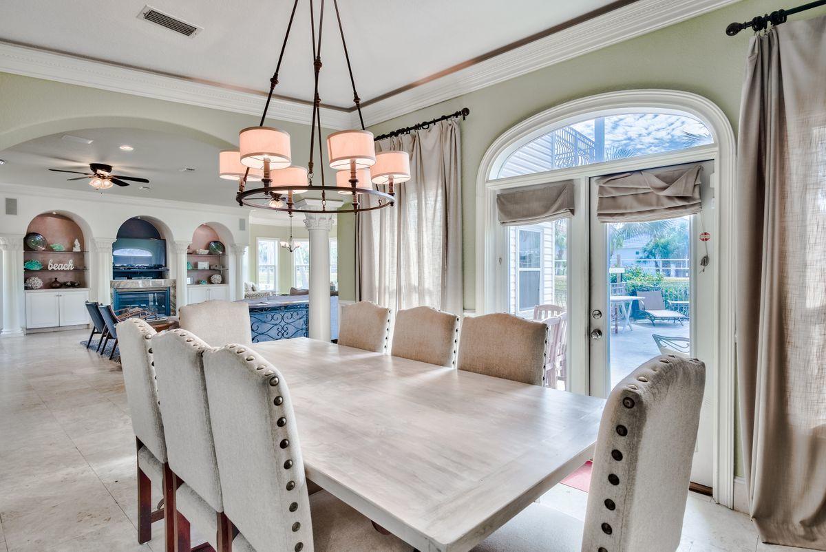 CRYSTAL SHORES - Residential