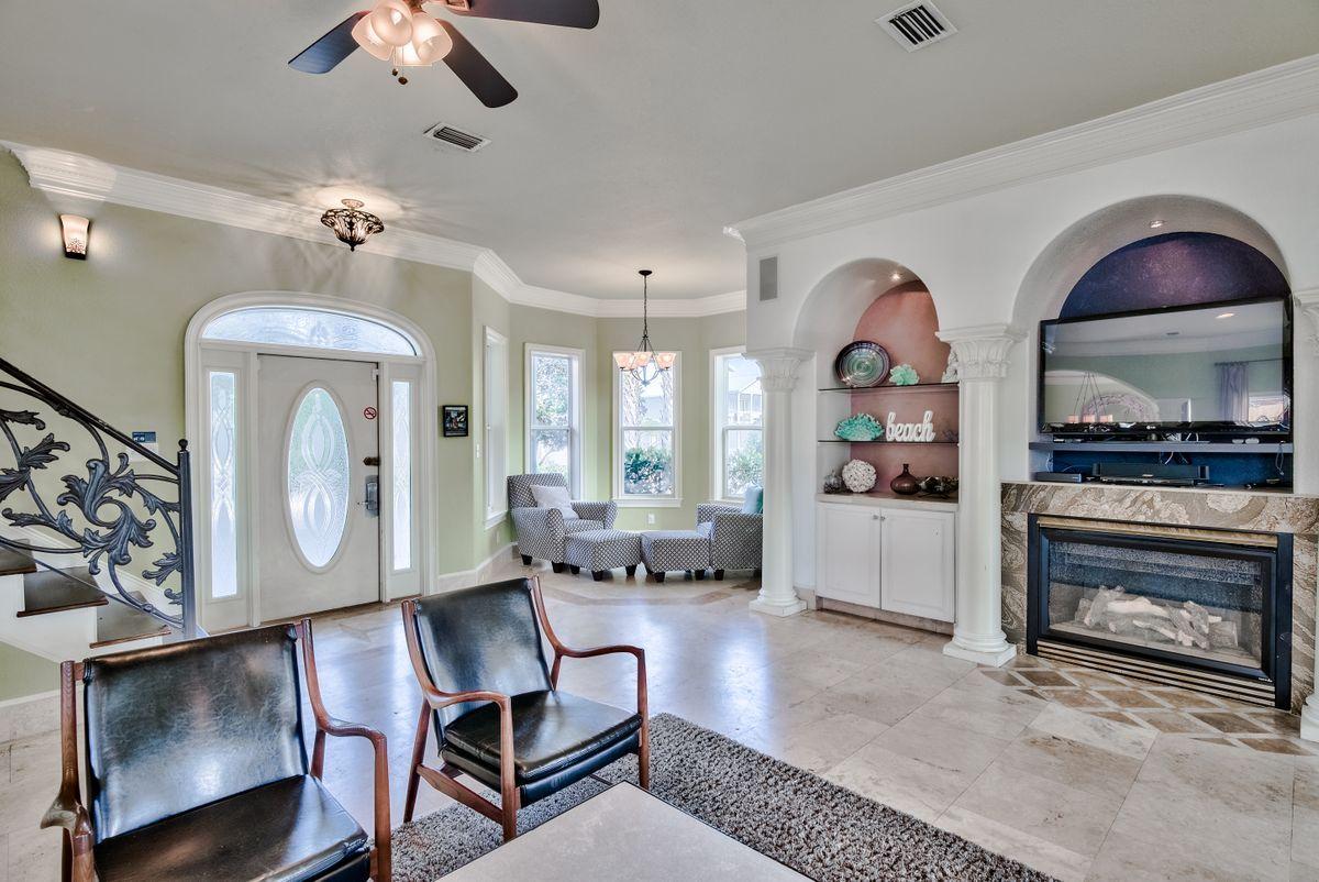 CRYSTAL SHORES - Residential