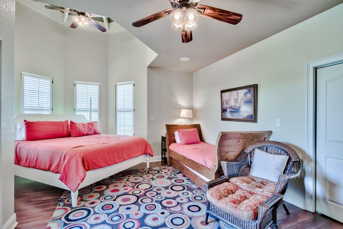 CRYSTAL SHORES - Residential