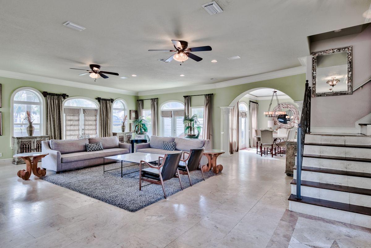 CRYSTAL SHORES - Residential