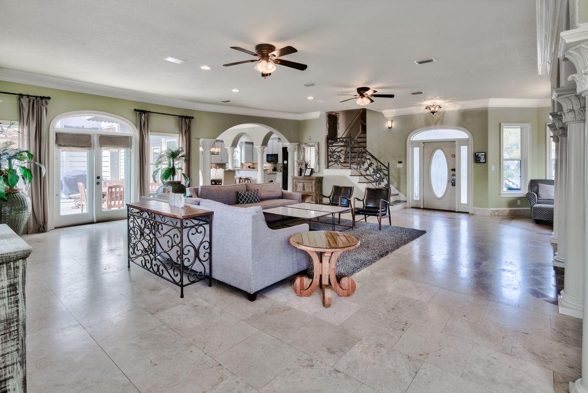 CRYSTAL SHORES - Residential