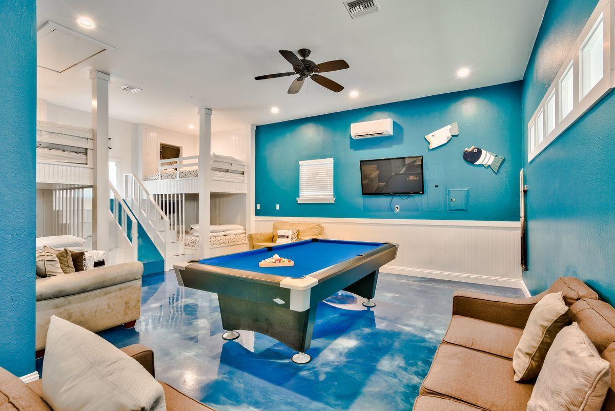 CRYSTAL SHORES - Residential