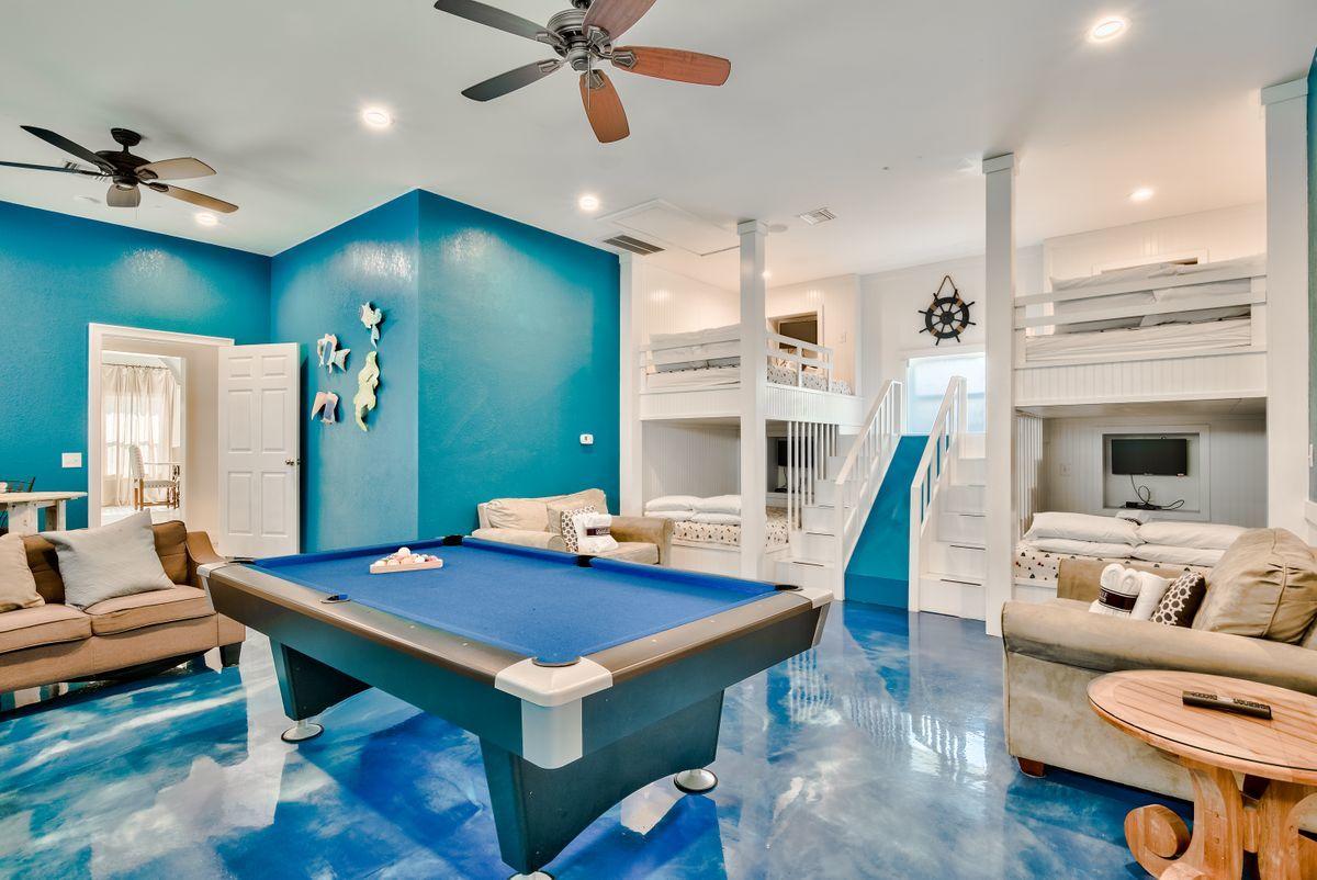 CRYSTAL SHORES - Residential