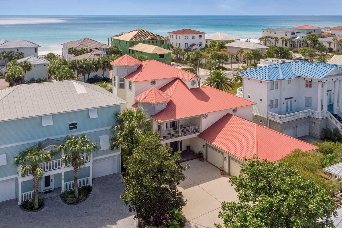 CRYSTAL SHORES - Residential