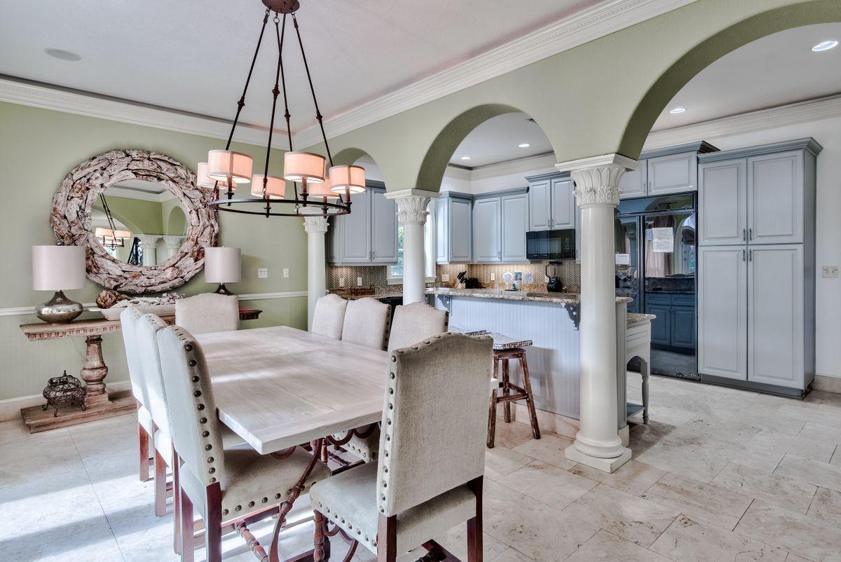 CRYSTAL SHORES - Residential