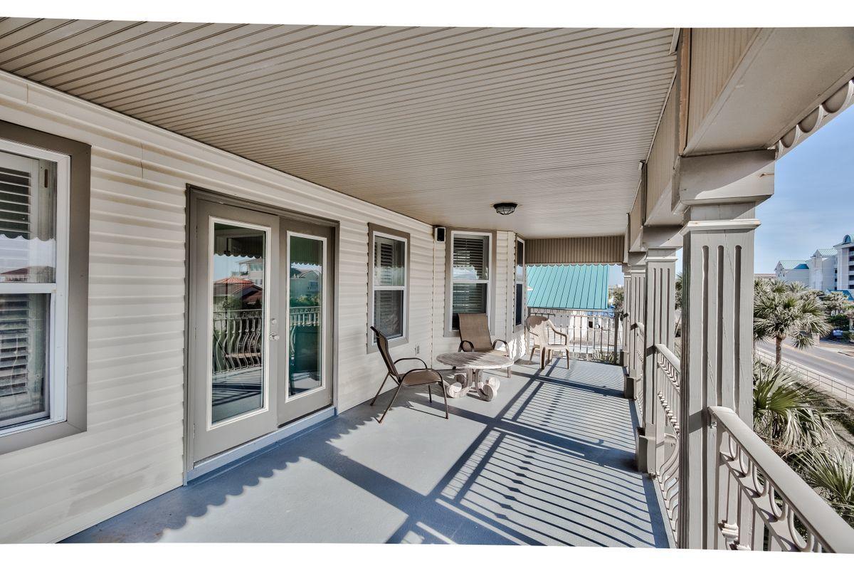 CRYSTAL SHORES - Residential