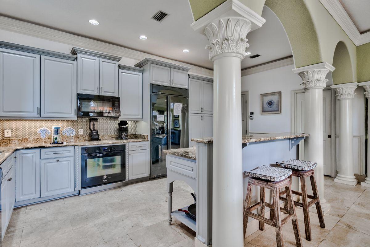 CRYSTAL SHORES - Residential