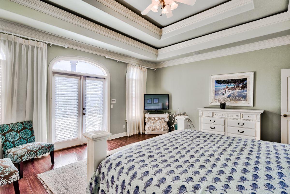 CRYSTAL SHORES - Residential