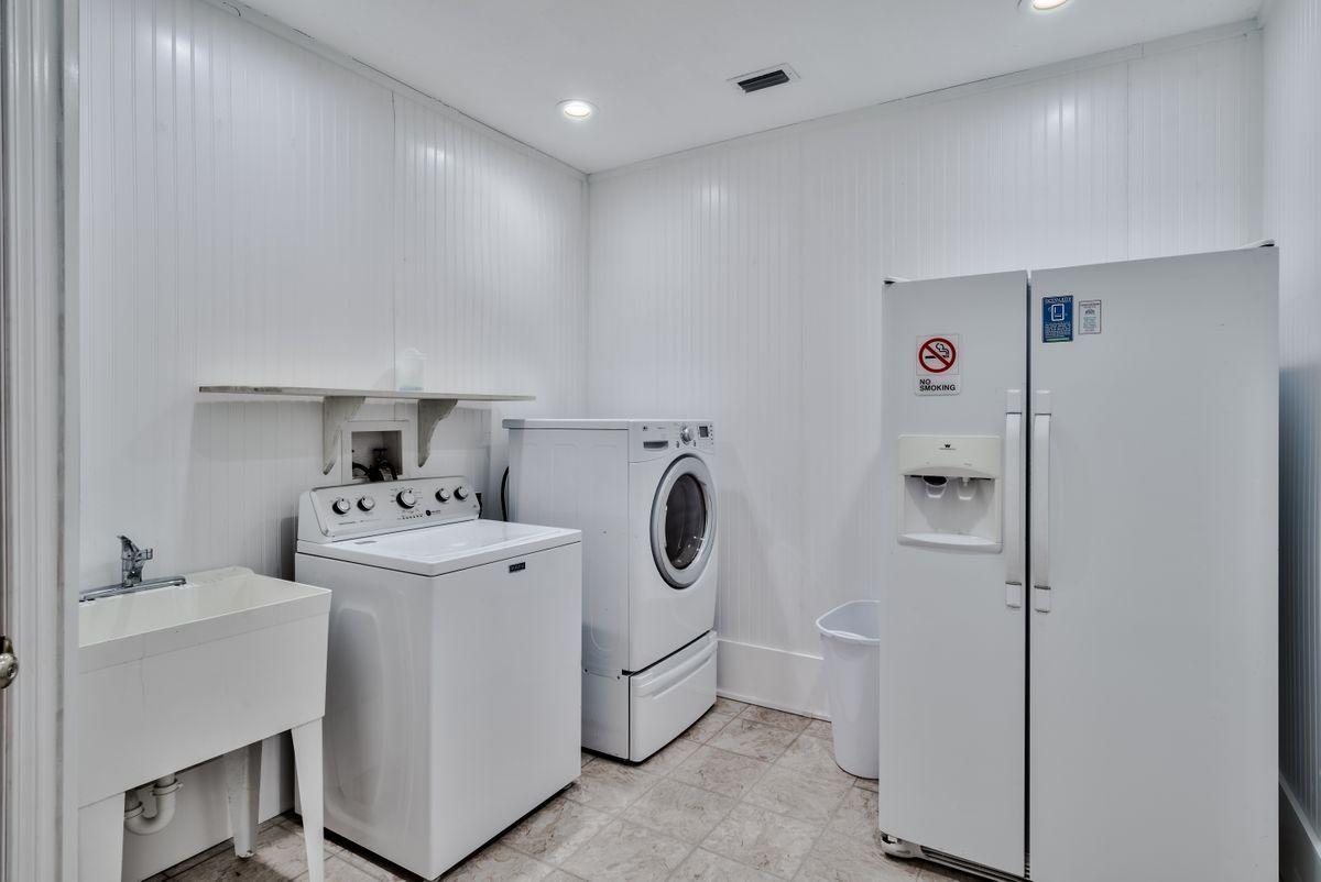 CRYSTAL SHORES - Residential