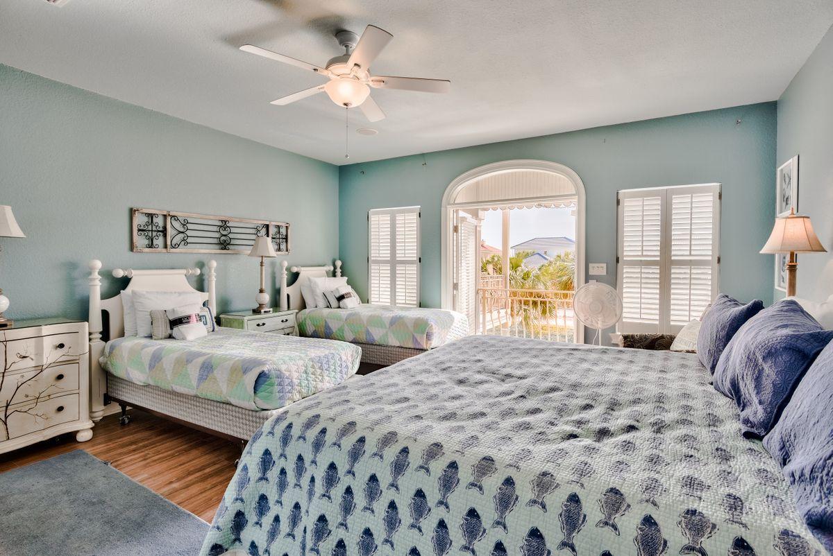 CRYSTAL SHORES - Residential