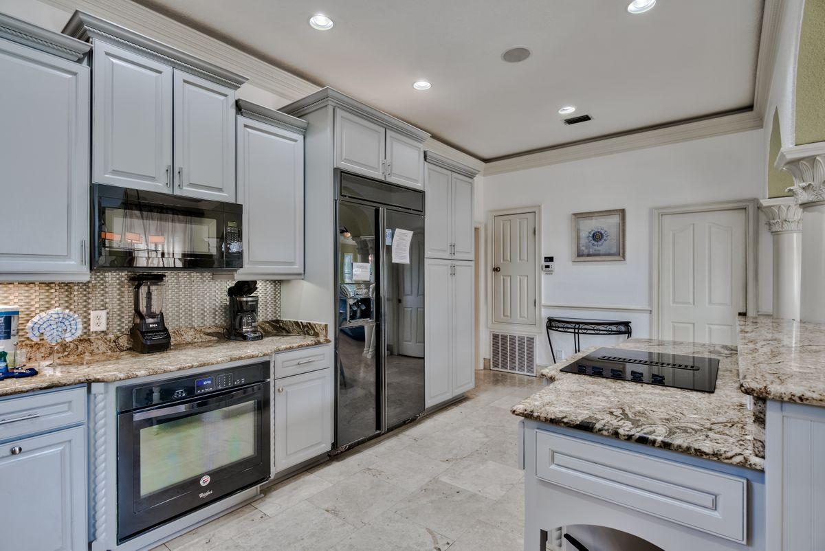 CRYSTAL SHORES - Residential