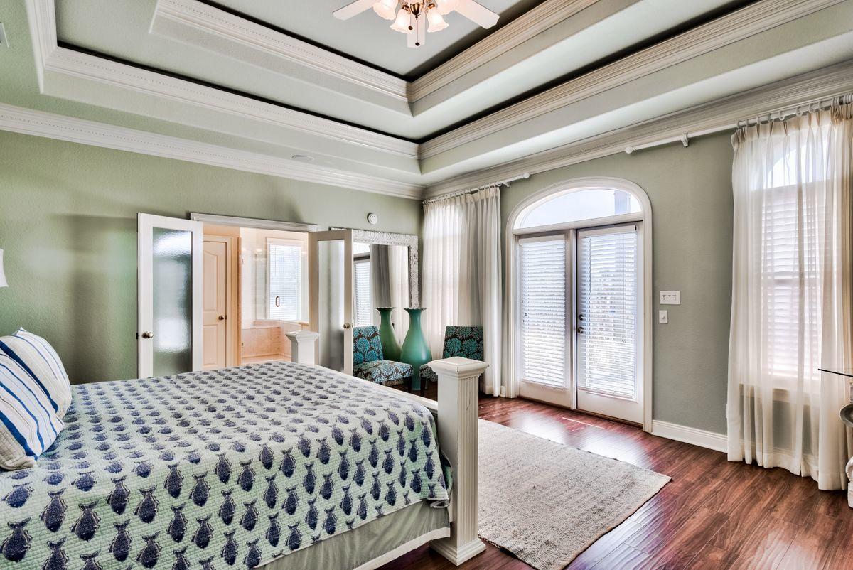 CRYSTAL SHORES - Residential