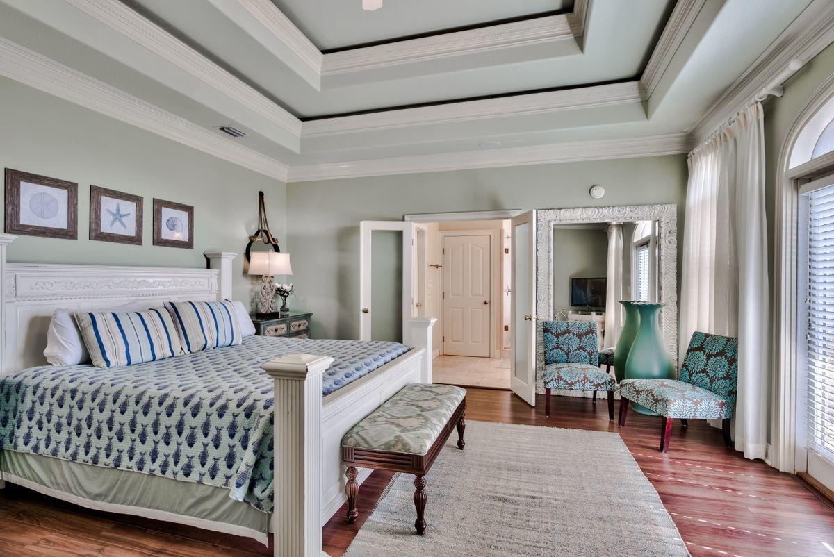 CRYSTAL SHORES - Residential