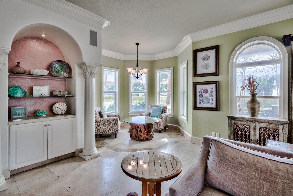 CRYSTAL SHORES - Residential