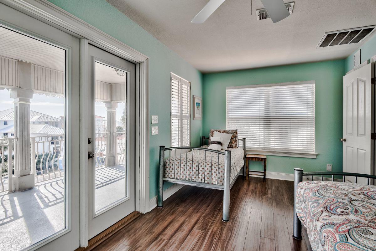 CRYSTAL SHORES - Residential