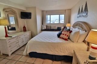 SUMMIT CONDOMINIUM, THE - Residential